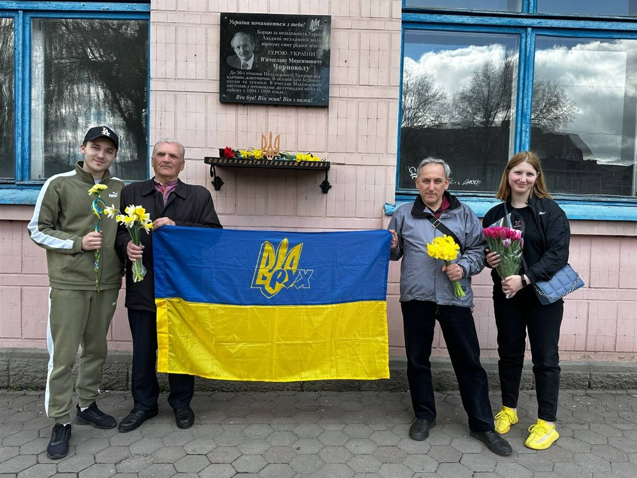 Поклали квіти до меморіалу В'ячеслава Чорновола