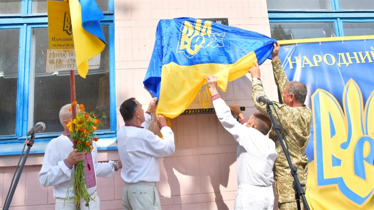 Відкриття пам'ятної дошки В'ячеславу Чорноволу у Жмеринці за ініціативи Народного Руху України