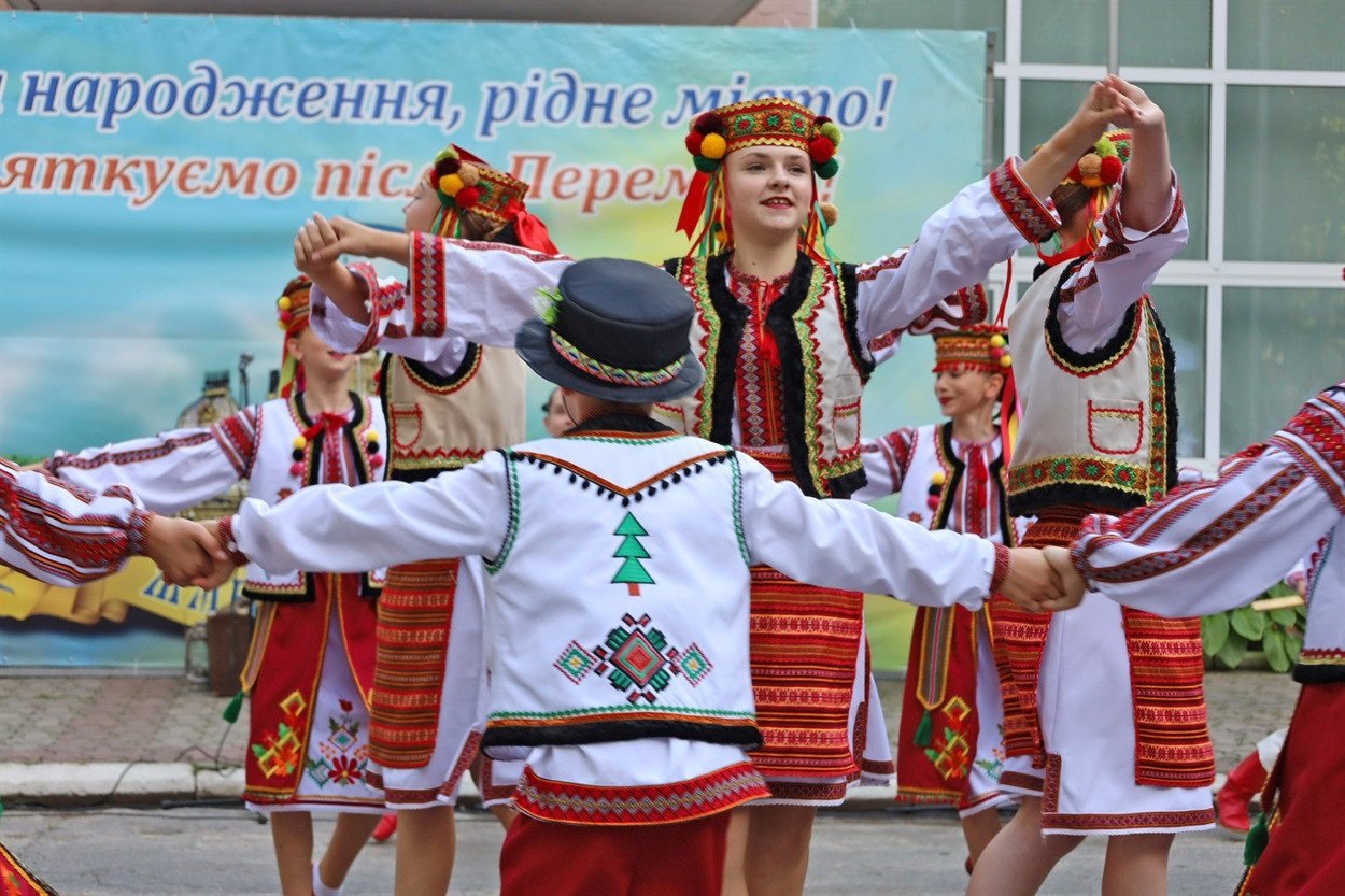 Гуртки і студії для дітей в Центрі позашкільної роботи у Жмеринці: графік та контакти