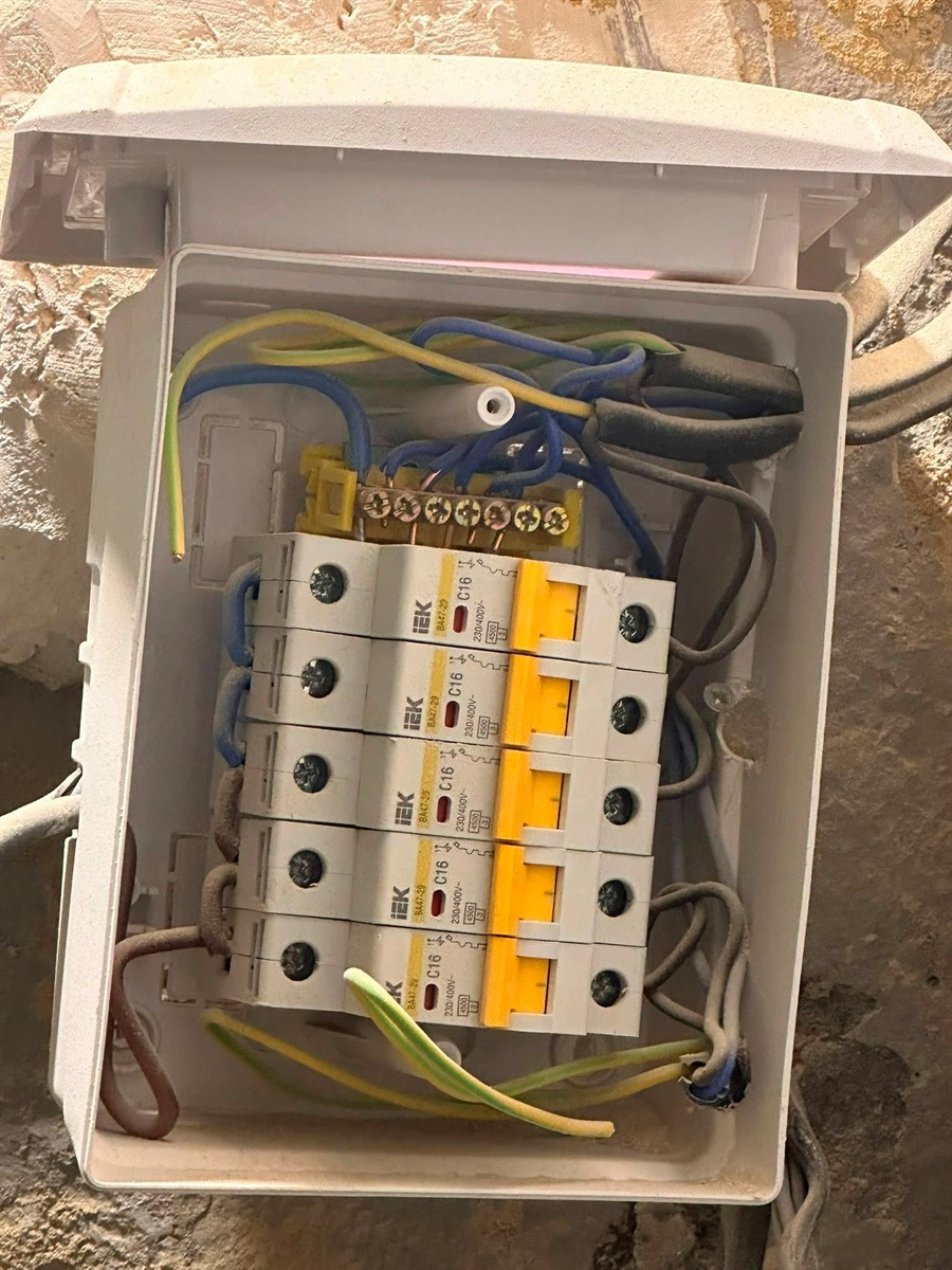 У Жмеринці ремонтують бібліотеку в центрі міста: залишимо фото «до» на згадку