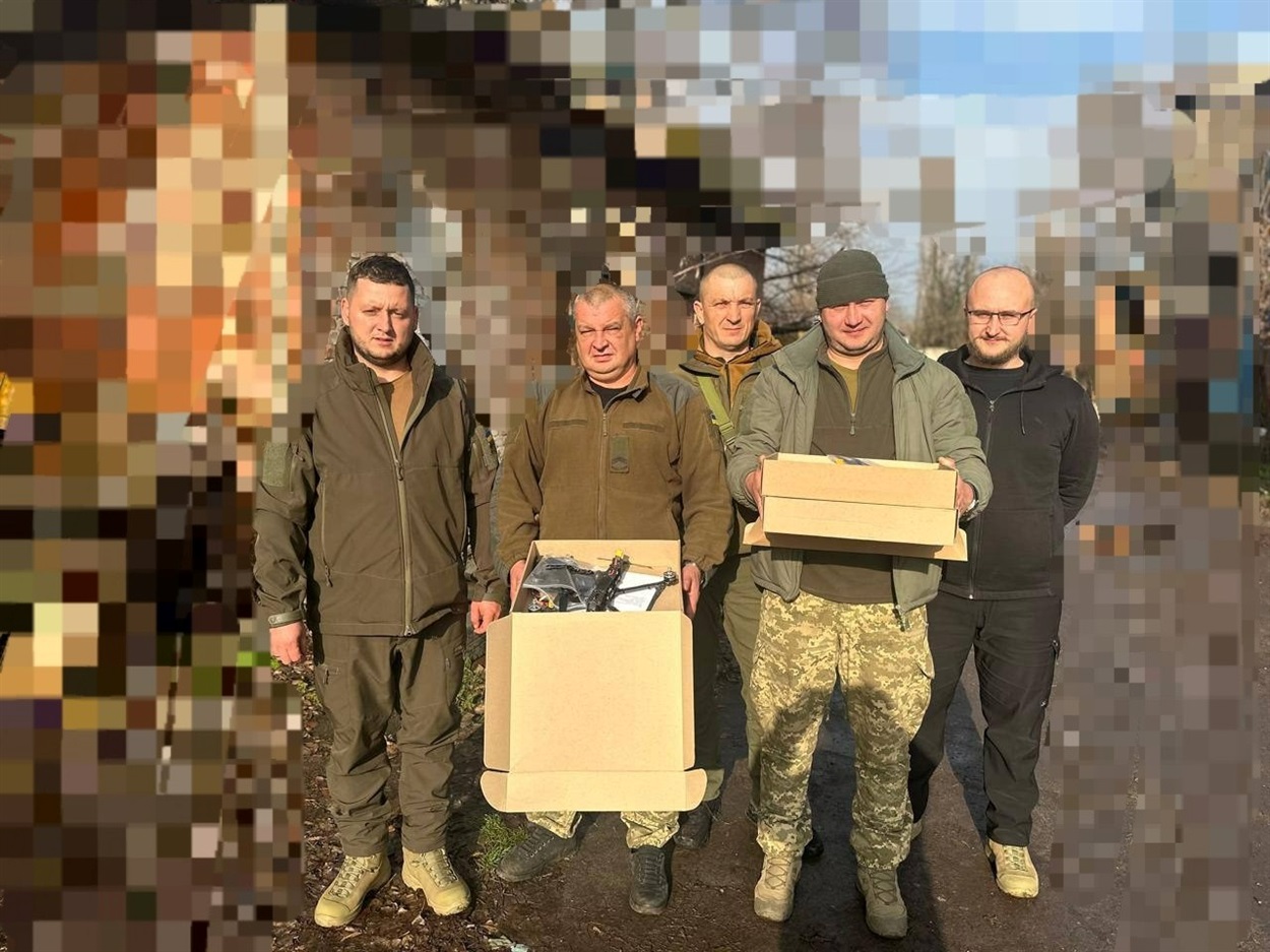 Вадим Кожуховський передав на передову від жмеринчан 37 дронів Mavic, FPV, зарядні станції та антени
