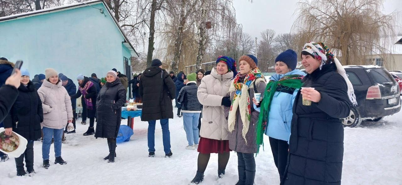 Тепло сердець серед хурделиці: у селі Дубова влаштували благодійний пікнік-донат для ЗСУ