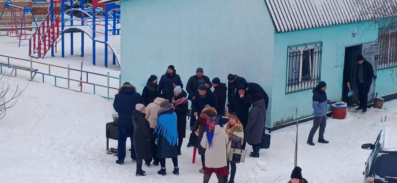 Тепло сердець серед хурделиці: у селі Дубова влаштували благодійний пікнік-донат для ЗСУ