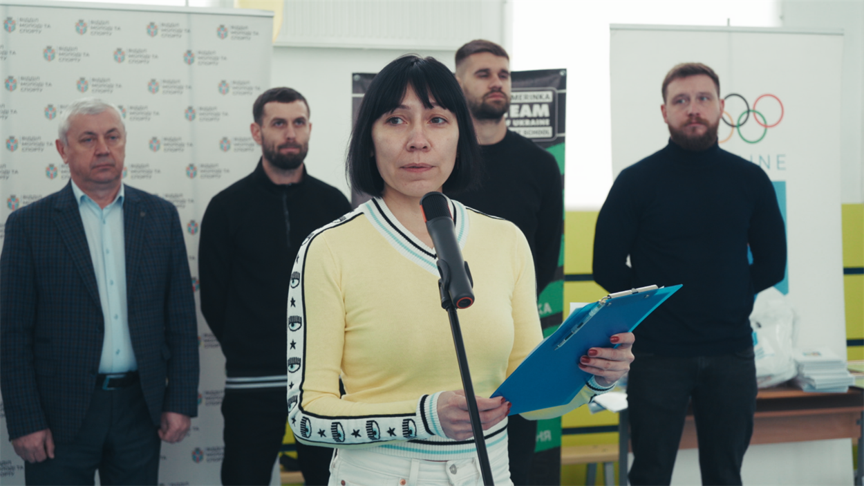 У спорткомплексі «Авангард» у Жмеринській громаді підняли прапор на підтримку Зимової Олімпіади