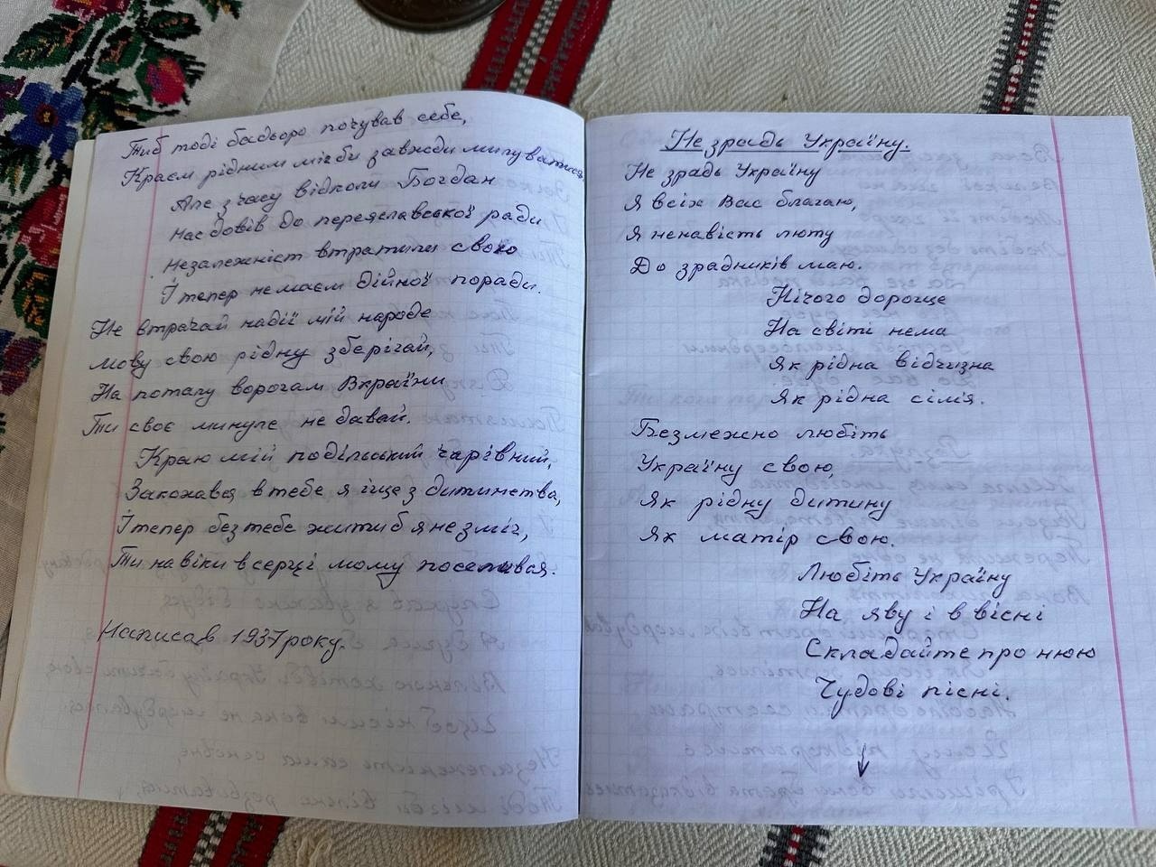 У Жмеринці поруч з пам’ятниками створили символічну інсталяцію з білосніжних Янголів на честь Героїв