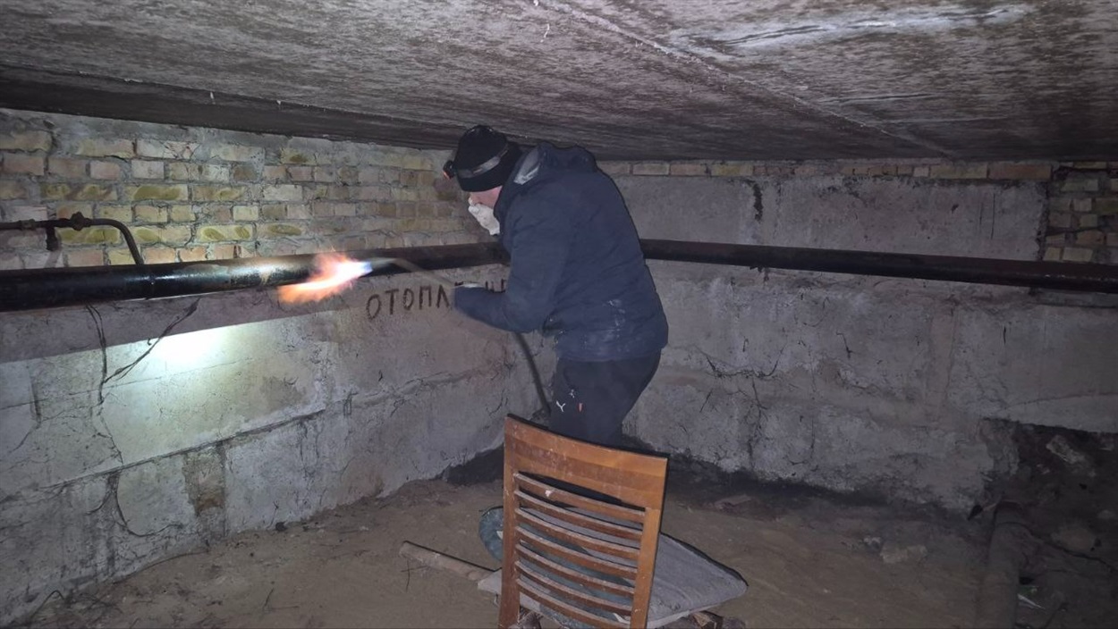 Жмеринські працівники водоканалу допомогли відновити тепло і воду у Києві