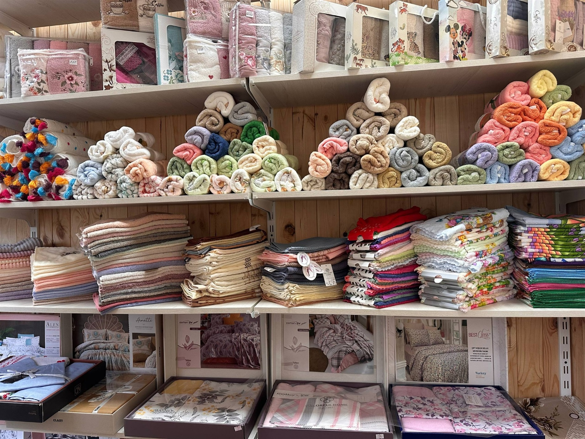 У Жмеринці відкрився новий магазин стильного взуття «Мадам Олена»