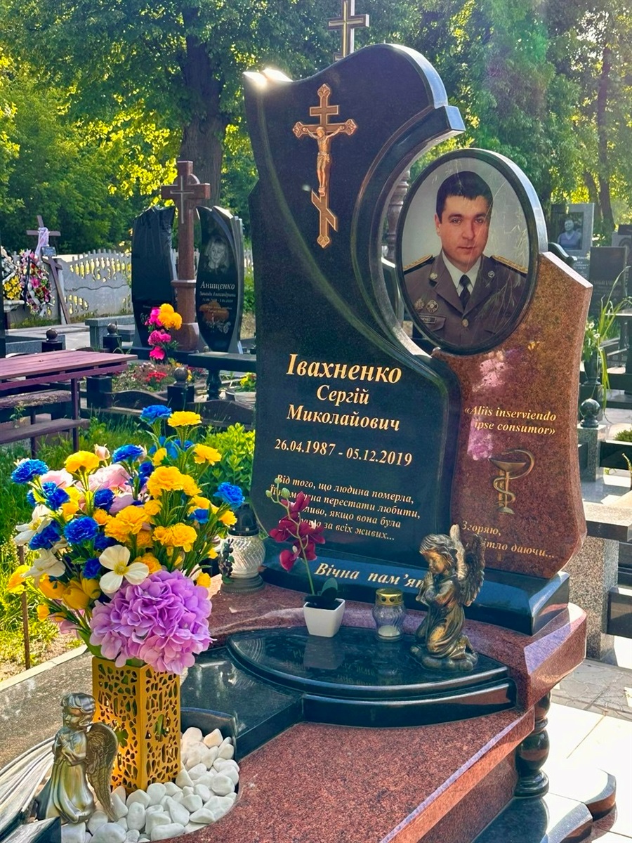 У Жмеринці відкрили меморіальну дошку військовому медику Сергію Івахненку з позивним «Хірург»
